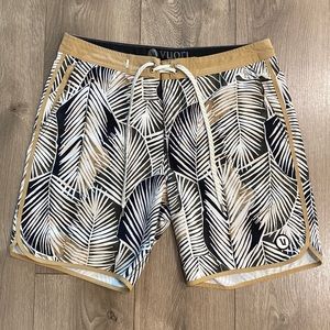 Vuori 7” Cruise Boardshort Wheat Fronds Print Swim Shorts Size 32